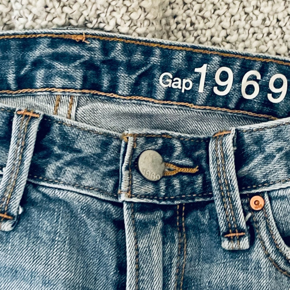 Sexy GAP 1969 29R perfectly tattered Real Straight. Frayed edge jeans.